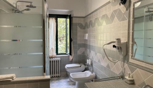 Apartment with Shower