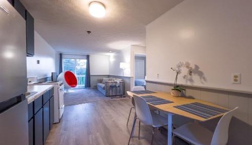 Two-Bedroom Apartment with Air Conditioning  (no pets +no smoking)  