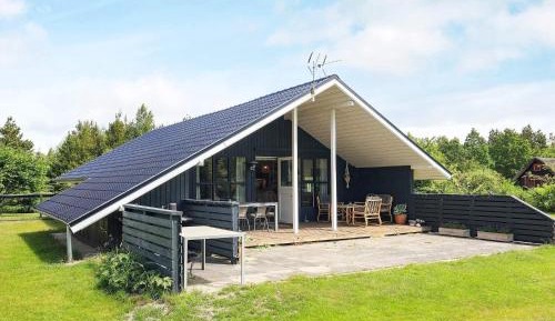 Three-Bedroom Holiday Home 