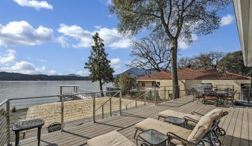 4 Bedroom Holiday Home