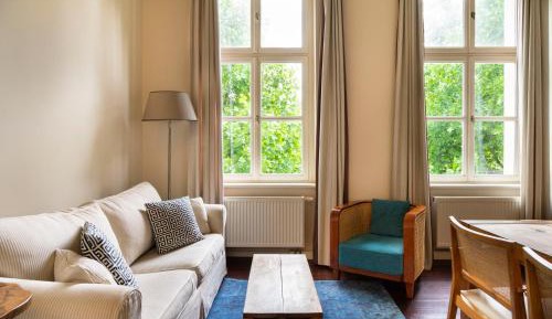 Large Studio with Kitchenette and Sofa Bed