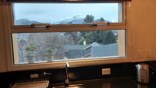 Apartment with Mountain View