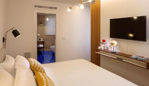 King Studio with Sofa Bed