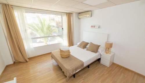 Exterior Double Room with Shared Bathroom
