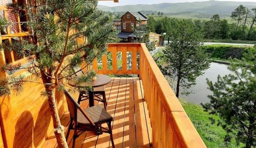 Tree House (2 Adults)