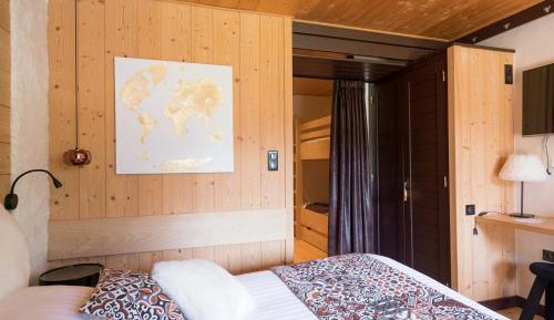 Family Room L (2 Adults + 2 Children)