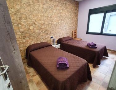 Basic Triple Room with Shared Bathroom