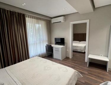 Quintuple Room