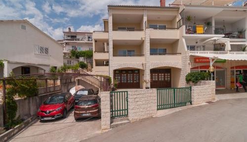 Studio Apartment with Balcony and Sea View