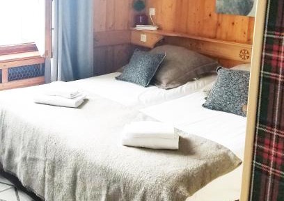 Double or Twin Room with Mountain View