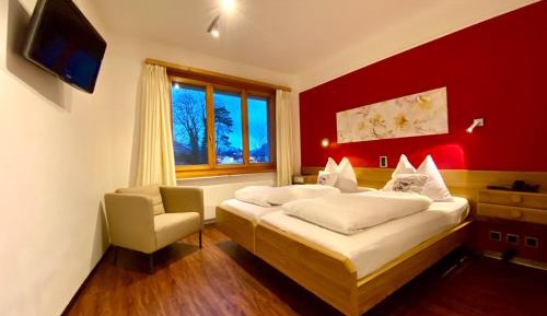 Twin Room with Private Bathroom