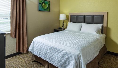 One Bedroom Suite with One Queen Bed