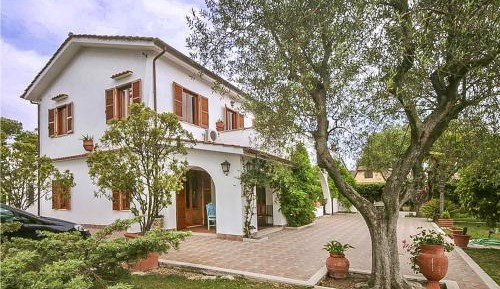 Four-Bedroom Holiday Home