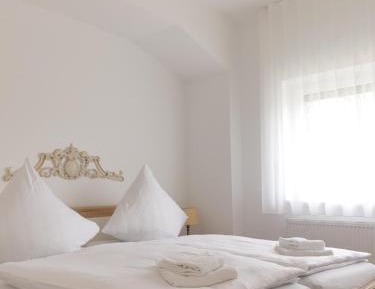 Doppelzimmer mit und ohne Klimaanlage (Check-In max. 20h/08:00p.m.)
