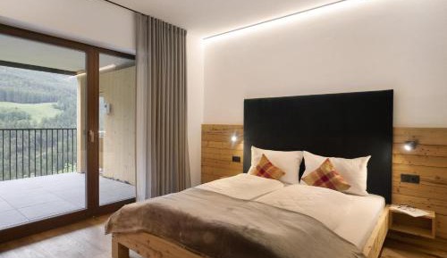 Superior One-Bedroom Apartment with Balcony