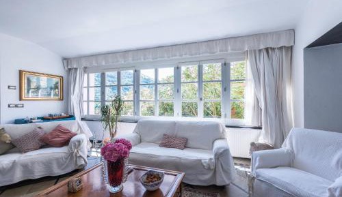 Villa with Garden View