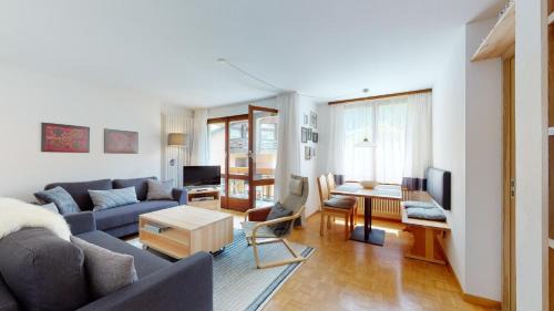 Apartment with Mountain View