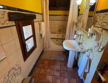Queen Room with Spa Bath