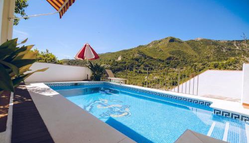 Two-Bedroom House with Private Pool
