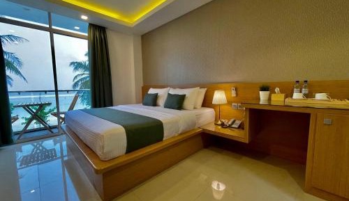 Super Deluxe Double Room with Balcony and Sea View (10% off on Male City Tour)