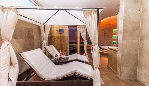 Suite with Sauna