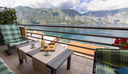 Deluxe One-Bedroom Apartment with Ocean View