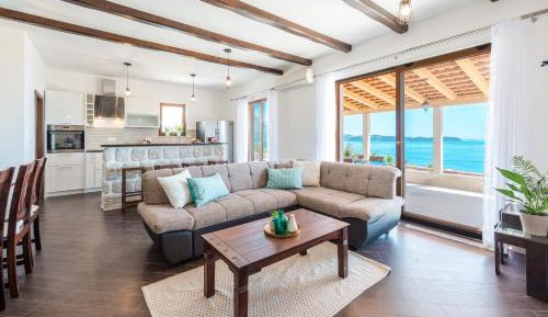 Deluxe Four-Bedroom Apartment with Terrace and Sea View