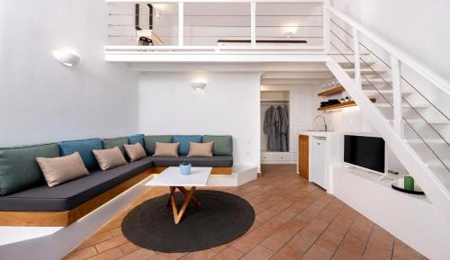 Grand Suite with Pool View - Split Level