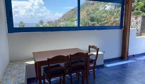 Apartment with Mountain View