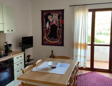 Deluxe Room (2 Adults + 1 Child)