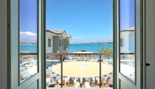Deluxe Double Room with Balcony and Sea View