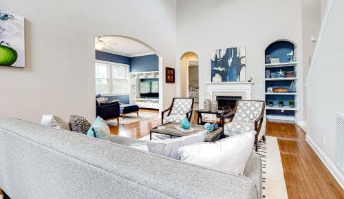 Six Bedroom Holiday Home
