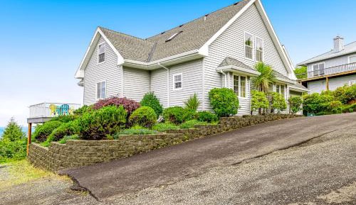 Five Bedroom Holiday Home