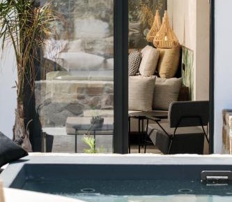 Suite with Hot Tub