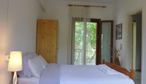 One-Bedroom Apartment with Balcony
