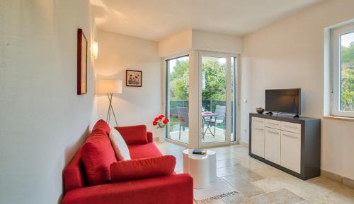 Apartment with Garden View