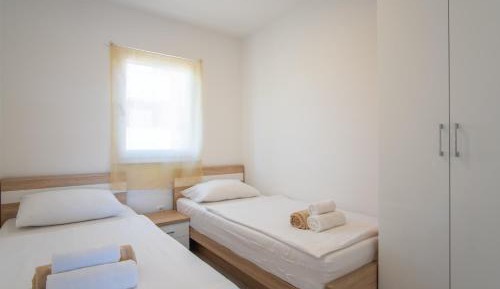 Noa One-Bedroom Apartment with Balcony
