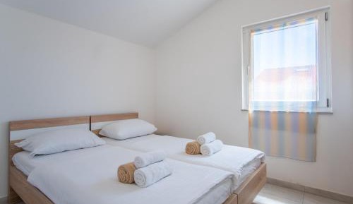  Noa Comfort Two-Bedroom Apartment with Balcony