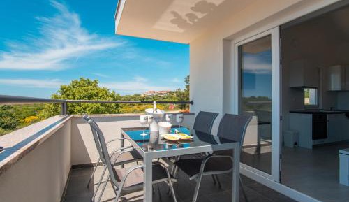 Noa Comfort Two-Bedroom Apartment with Balcony and Sea View
