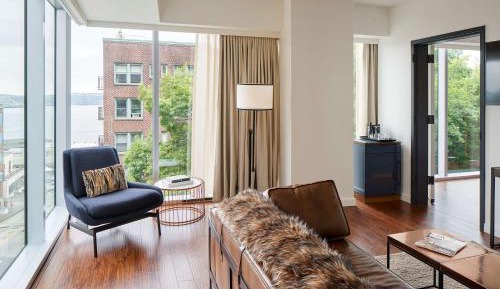 Executive Studio Suite