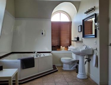 Queen Suite