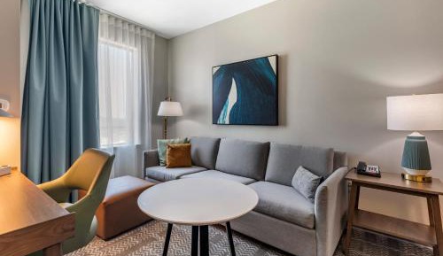 One-Bedroom Suite with King Bed - Non-Smoking