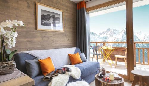 Two-Bedroom Apartment 6 People with Mountain View