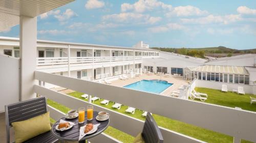 Double or Twin Room with Pool View