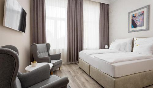 Standard Queen Room
