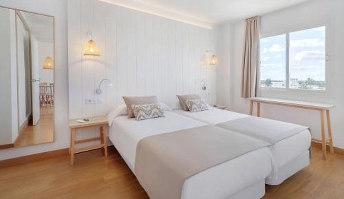 Superior One-Bedroom Apartment (2 Adults)