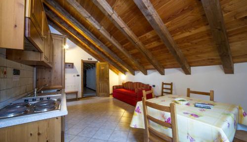 One-Bedroom Apartment (6 Adults)