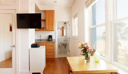 Studio Suite with Partial Ocean View - 1 Queen Bed