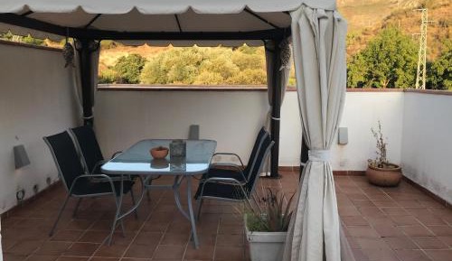 Apartment with Mountain View