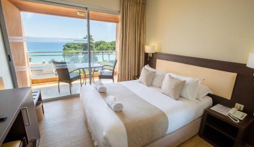 Small Standard Double Room Sea View with Balcony (43 ft²)